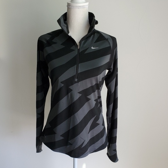 Nike Tops - Nike workout pullover